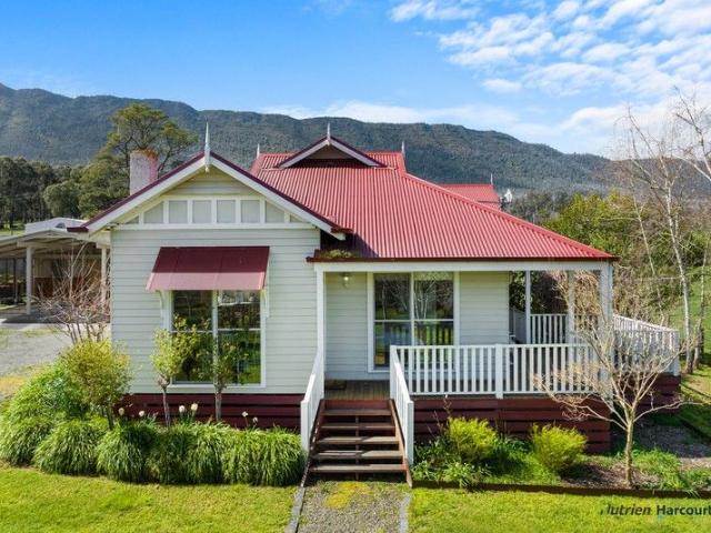 Impressive period home with breathtaking views!