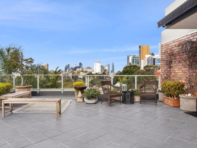 Impressive Rooftop Apartment with Stunning City Views