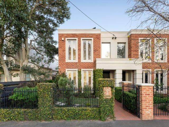 Impressive Sanctuary, Village Lifestyle with No Owners Corporation
