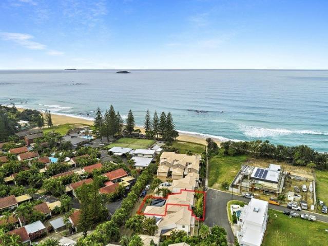 Impressive Sapphire Beach Home Walk to the Ocean