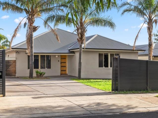 Impressive, Spacious Family Living in a Convenient Near City Location