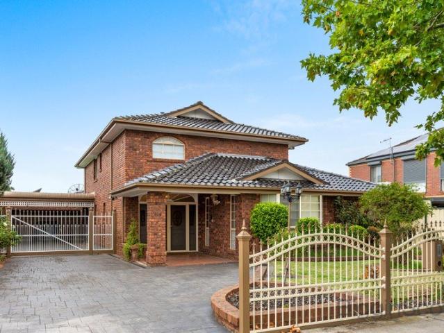 Impressive Spacious Family Residence in Prime Taylors Lakes Location