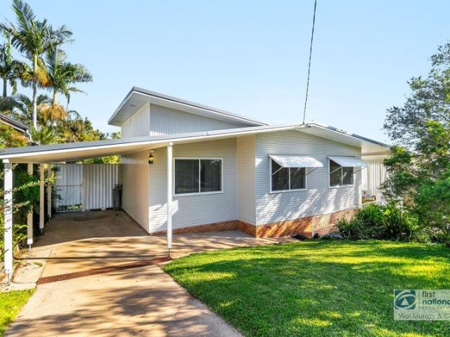 IMPRESSIVE SPLIT LEVEL MID CENTURY DESIGN