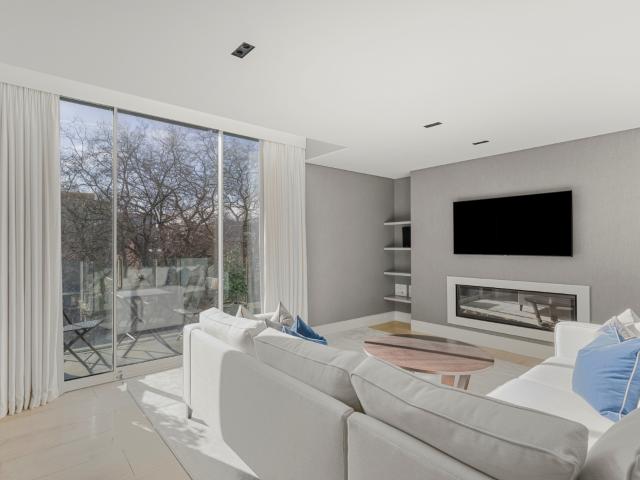 Impressive three bedroom house in heart of Mayfair