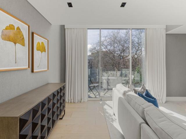Impressive three bedroom house in heart of Mayfair
