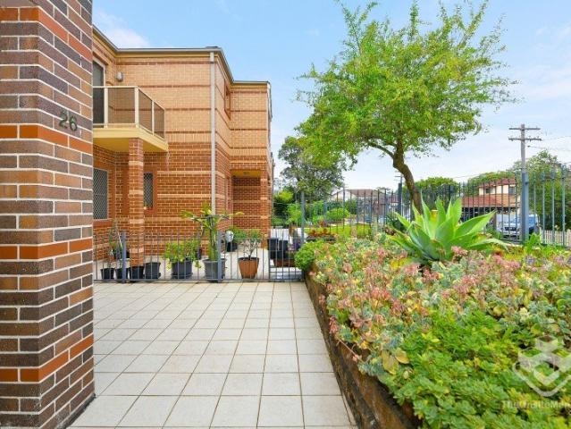 Impressive Three Bedroom Townhouse with near new renovations