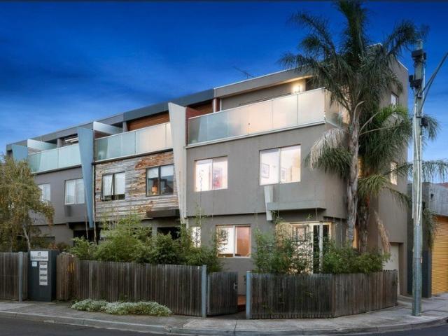 Impressive tri level townhouse in vibrant St Kilda