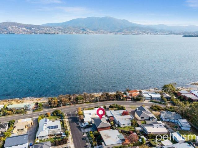Impressive views, modern low maintenance living and convenience