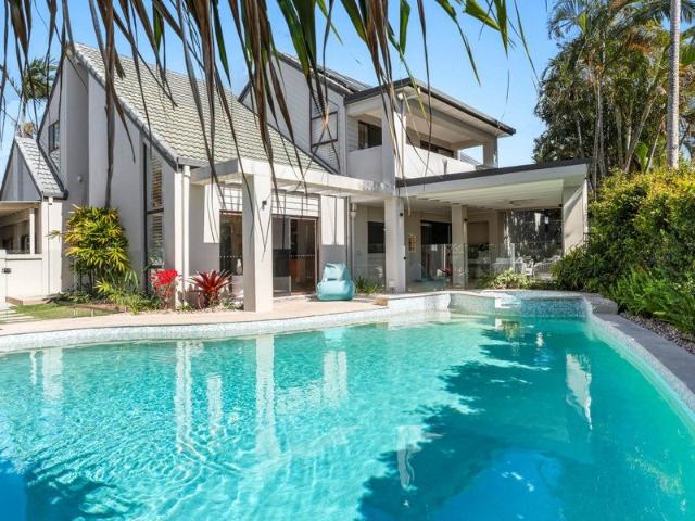 Impressive Waterfront Family Living in Sorrento