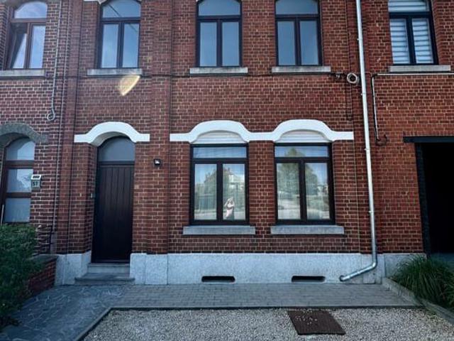 Impressive 160m² building in a master house style