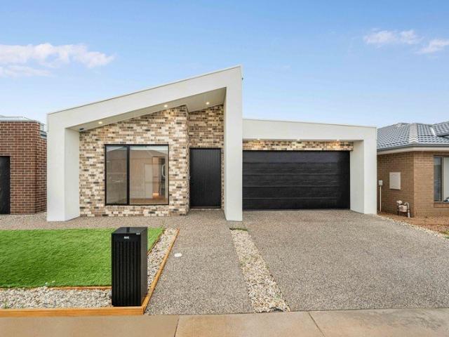 Impressive 4 Bedroom, 3 Bathroom Home with Premium Features
