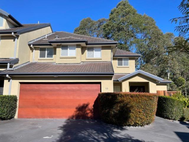 IMPRESSIVE 4 BEDROOM TOWNHOUSE IN CASTLE HILL NEAR HERITAGE PARK