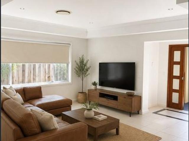 IMPRESSIVE 4 BEDROOM TOWNHOUSE IN CASTLE HILL NEAR HERITAGE PARK