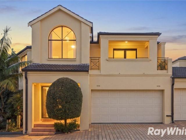 IMPRESSIVELY SPACIOUS HOUSE LIKE LIVING