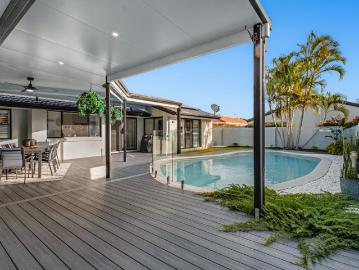 Impressively renovated family home located in the sought after Island Quays estate