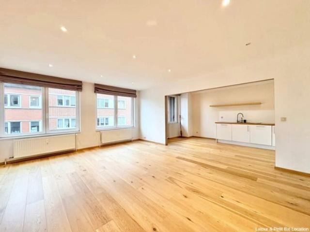 In the Diamant district and close to amenities