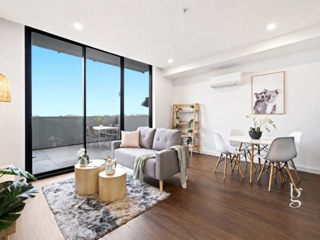In The Heart of Brunswick East Vacant and spacious light filled home ready for moving in!
