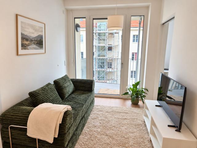 In the heart of Friedrichshain: Furnished new build apartment, 1.5 rooms, registration, washer dryer, internet, etc
