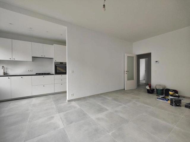 In the heart of Stockel renovated flat with balcony