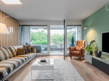 In the heart of popular Schwabing: Luxury apartment with three terraces and views right into the green