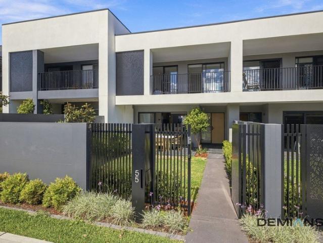In the heart of the Georges Cove Estate, it's this type of lifestyle that leads the way. At 55 Mainstay, poolside living is part of your everyday