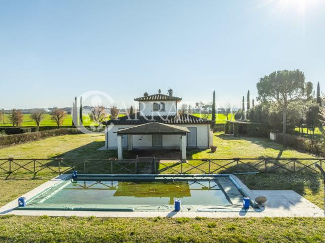 In un incantevole contesto paesaggistico, all'interno di un. 245m² Cortona