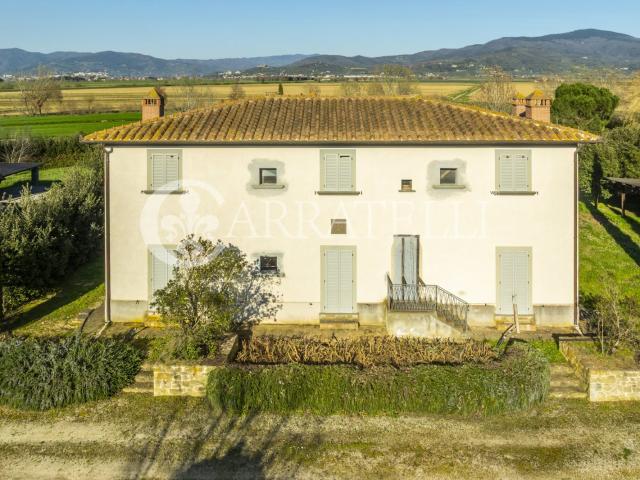 In un incantevole contesto paesaggistico, all'interno di un. 310m² Cortona