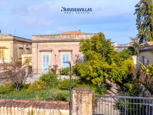 In una delle zone più affascinanti e tranquille di Noto, a S. 160m² Noto