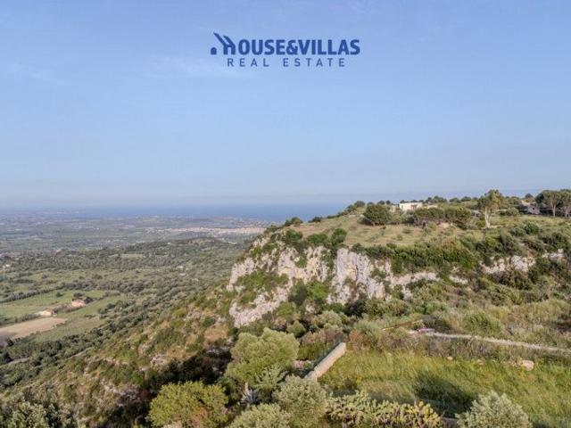 In una delle zone più suggestive del territorio di Noto, in. 128m² Noto