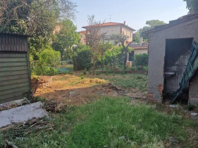 In una delle zone più tranquille di Guazzino, proponiamo in. 209m² Guazzino