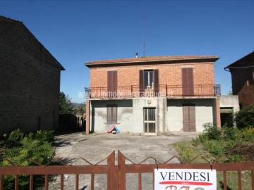 In una delle zone più tranquille di Guazzino, proponiamo in. 209m² Guazzino
