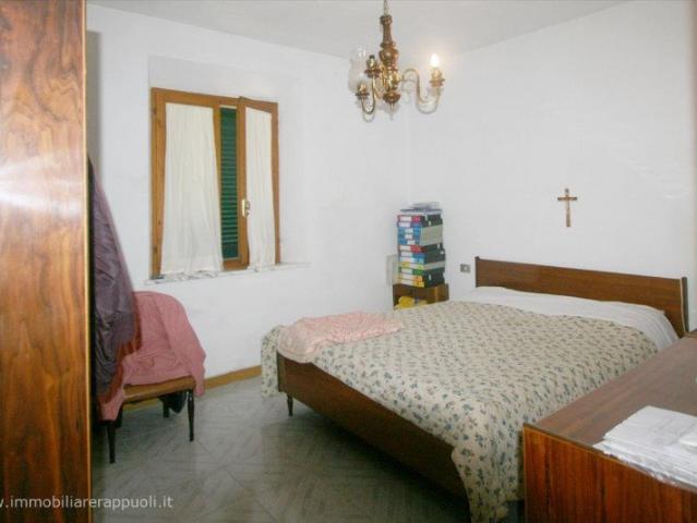 In una splendida posizione collinare, proponiamo in vendita. 358m² Asciano