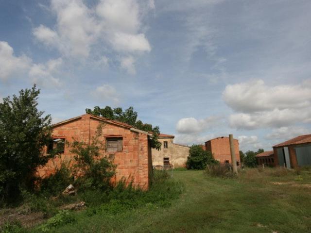 In una posizione incantevole nel cuore della campagna toscan. 1450m² Bettolle