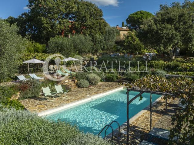 In una posizione incantevole, con vista mozzafiato sul Golfo. 514m² Scarlino Scalo