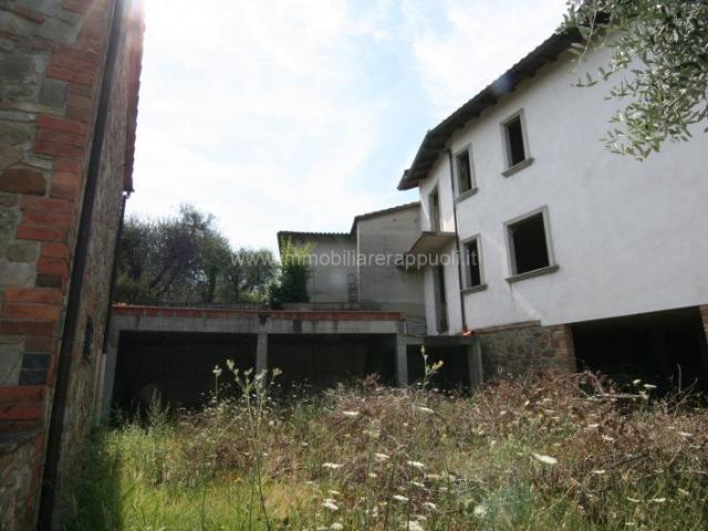 In una posizione panoramica e privilegiata, nel cuore di Sin. 280m² Sinalunga
