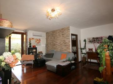 In una tranquilla zona residenziale di Guazzino, nel comune. 219m² Guazzino