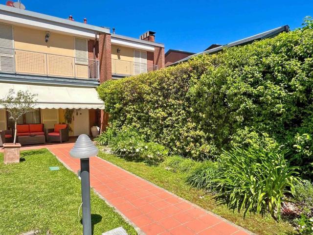In una zona verde e tranquilla, a soli 10 minuti da Lucca, p. 190m² Lucca