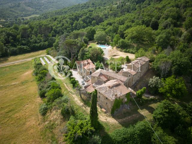 In Val di Pierle, tra la Toscana e l’Umbria, a pochi chilome. 1200m² Cortona
