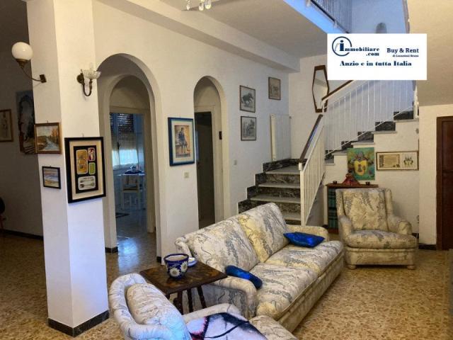 In vendita a Nettuno, nella verdeggiante e tranquilla zona d. 174m² Nettuno