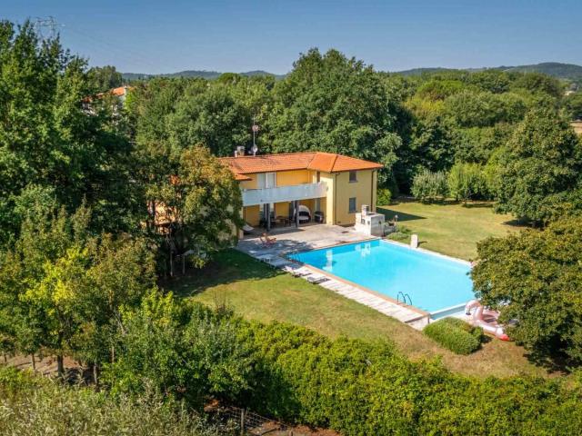 In vendita splendida villa con piscina e parco nella campagn. 460m² Arezzo