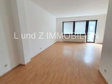 In zentraler Innenstadtlage befindet sich eine freundliche und helle 4 Zimmer Wohnung mit Balkon