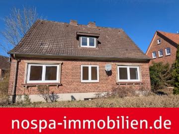 In zentraler und ruhiger Lage befindet sich dieses modernisierungsbedürftige Einfamilienhaus!