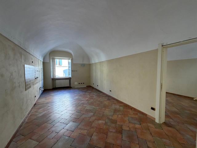 In zona pedonale, bellissimo alloggio su due livelli 159m² Acqui Terme