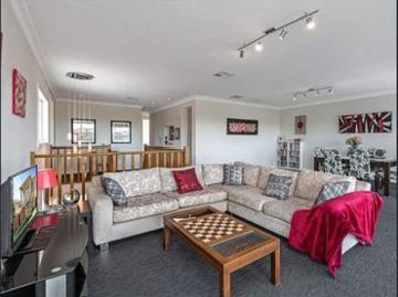 Directly Opposite Alamanda College – Luxury Family Living with Pool
