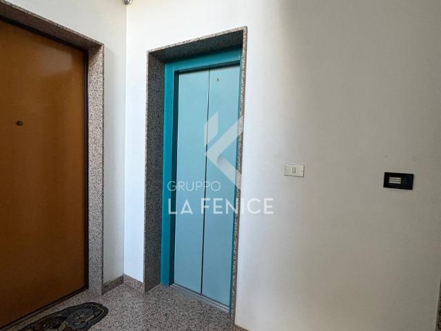 In affitto – Appartamento 3 vani + accessori, 90 mq – Secondo piano con ascensore
