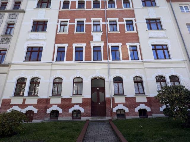 in beliebter Wohngegend, mit Balkon, ruhige Wohnung alle Räume in Richtung Hof.