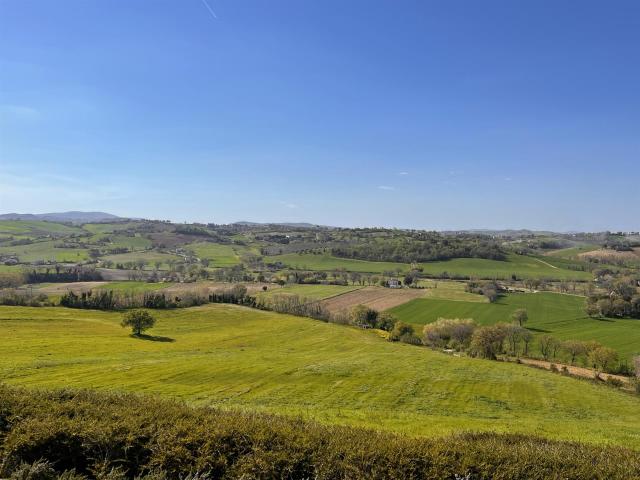 In bellissima posizione con vista sulle circostanti colline 430m² Barbara