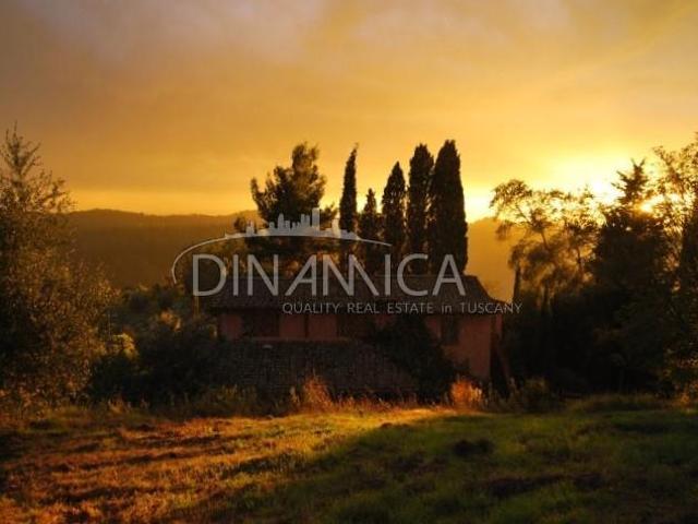 In bellissima posizione panoramica, proponiamo in vendita un. 224m² Usigliano