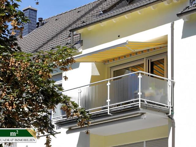In bester Lage 3 Zimmer Wohnung, 118 qm² mit Balkon, Aufzug und TG Stellplatz und neuen Bädern.