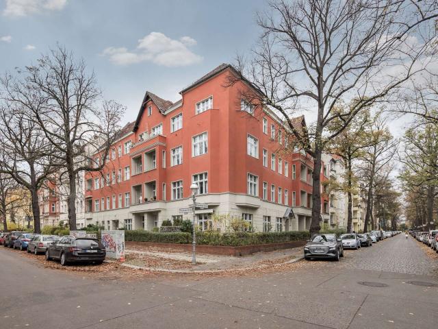 In bester Lage investieren: Vermietete 4 Zimmer Wohnung in Berlin Wilmersdorf